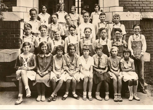 English Ave 7th grade class_1929.jpg